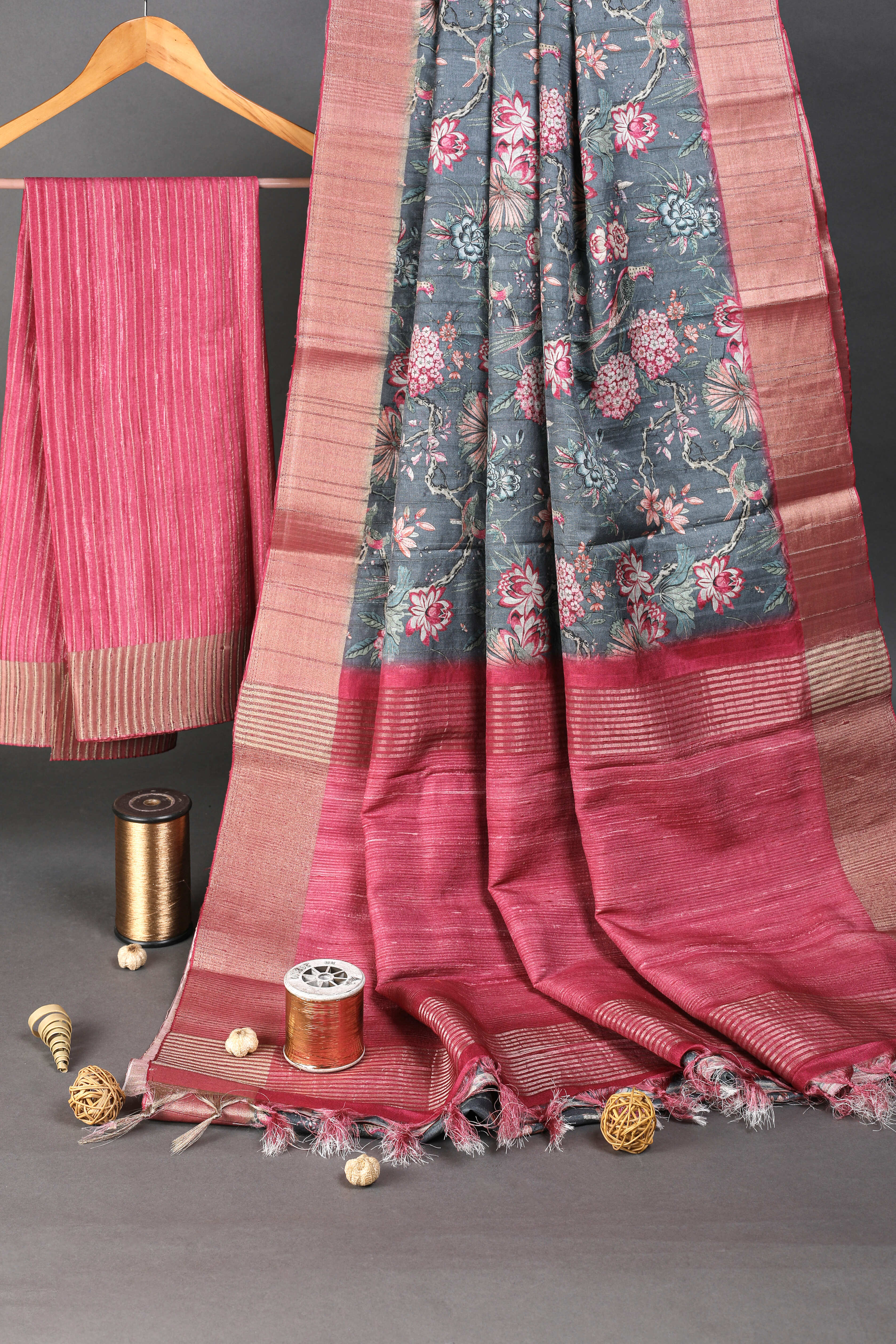 Adorning Gray Colored Cotton Linen Designer Printed Saree