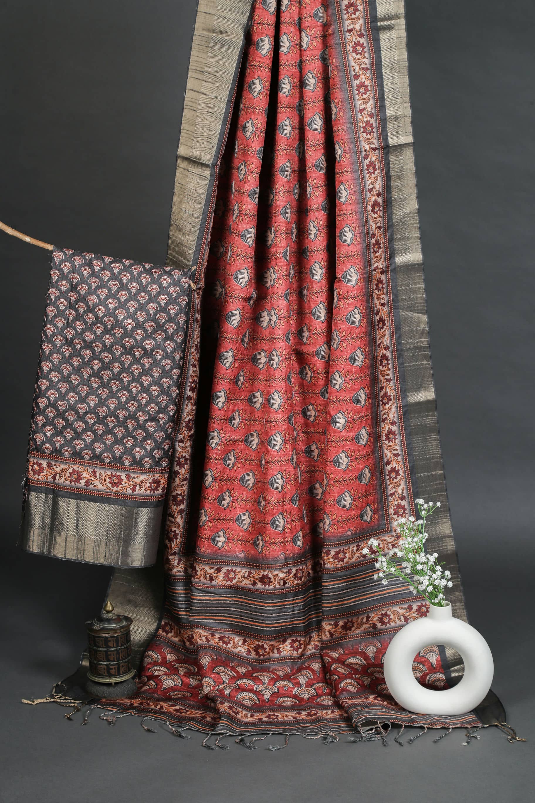 Captivating Red Colored Cotton Linen Designer Printed Saree