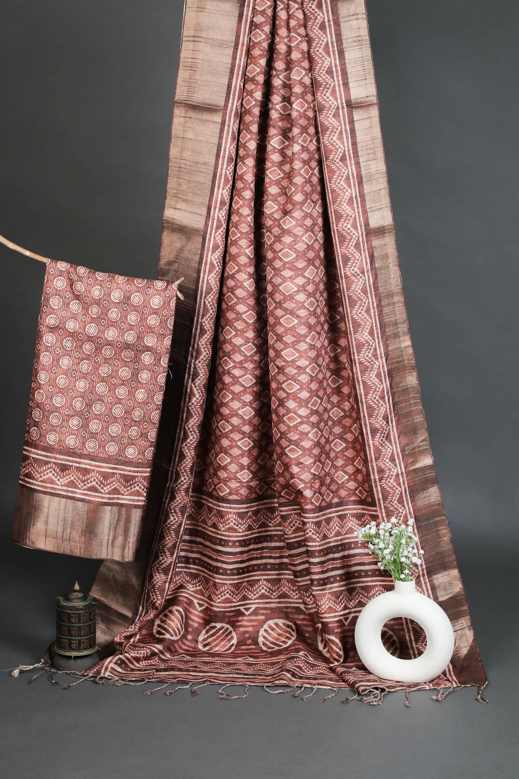 Stylish Brown Colored Cotton Linen Designer Printed Saree