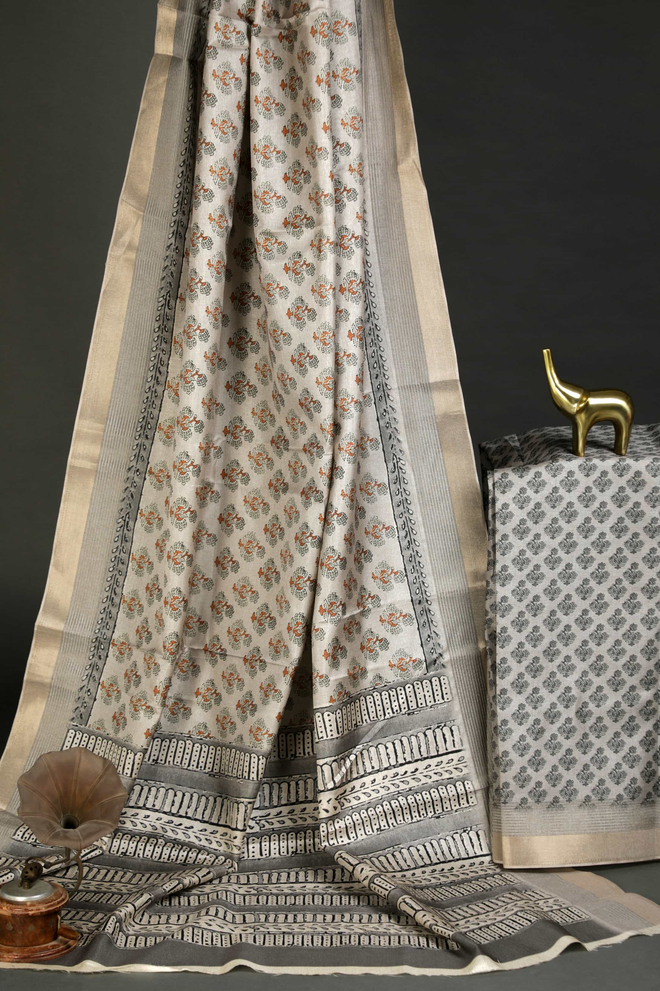 Breathtaking Gray Colored Cotton Linen Designer Printed Saree