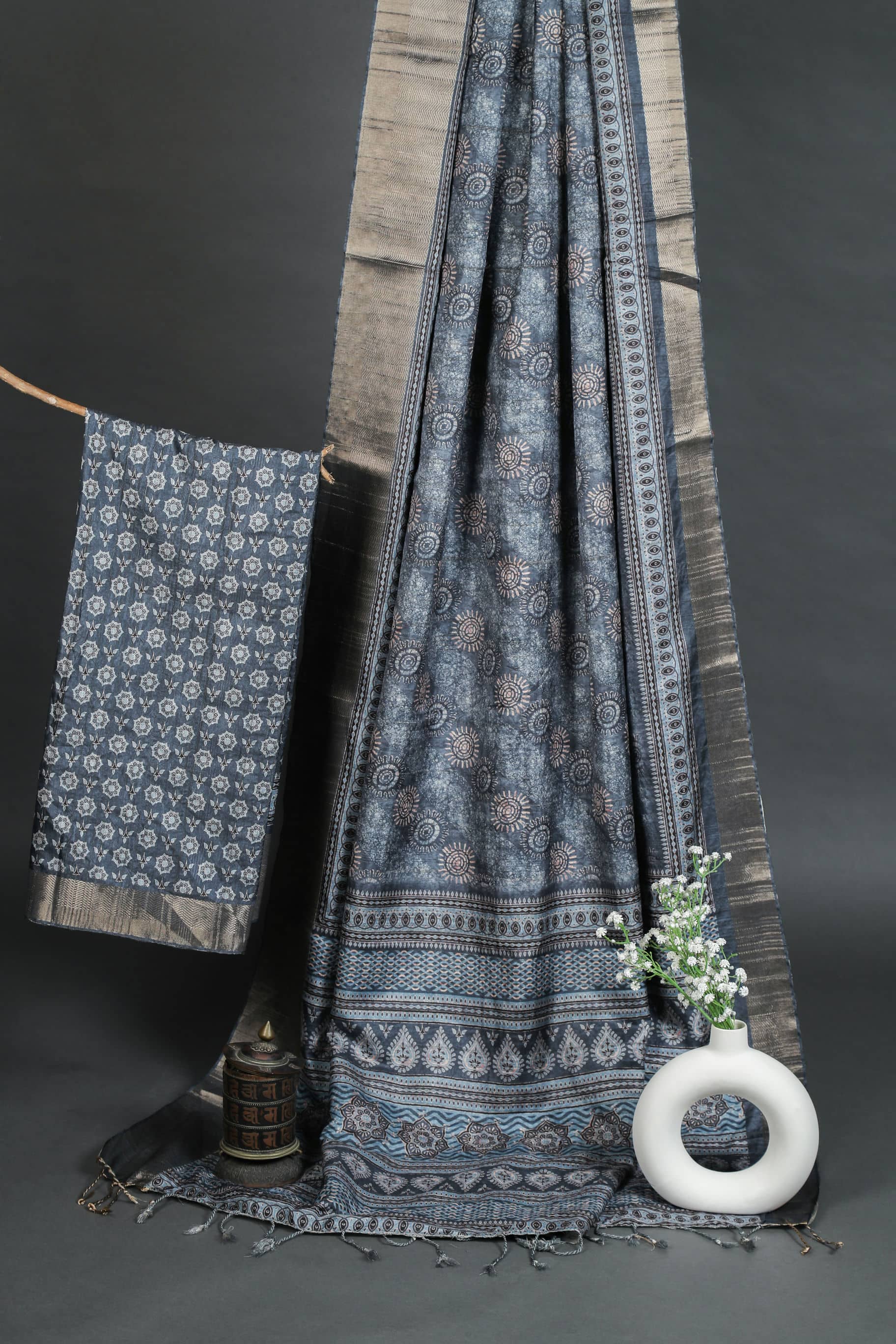 Breathtaking Navy Blue Colored Cotton Linen Designer Printed Saree
