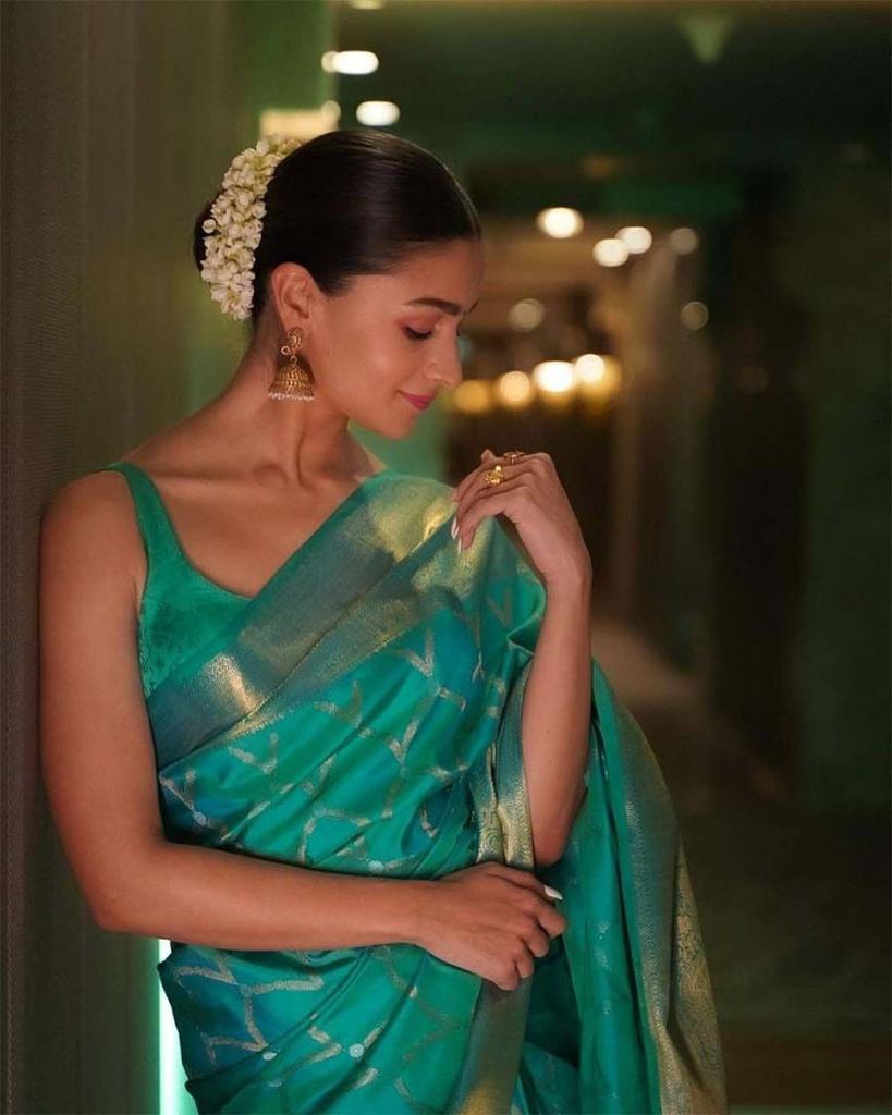 Adoring Rama Soft Silk Saree With Flamboyant Blouse Piece