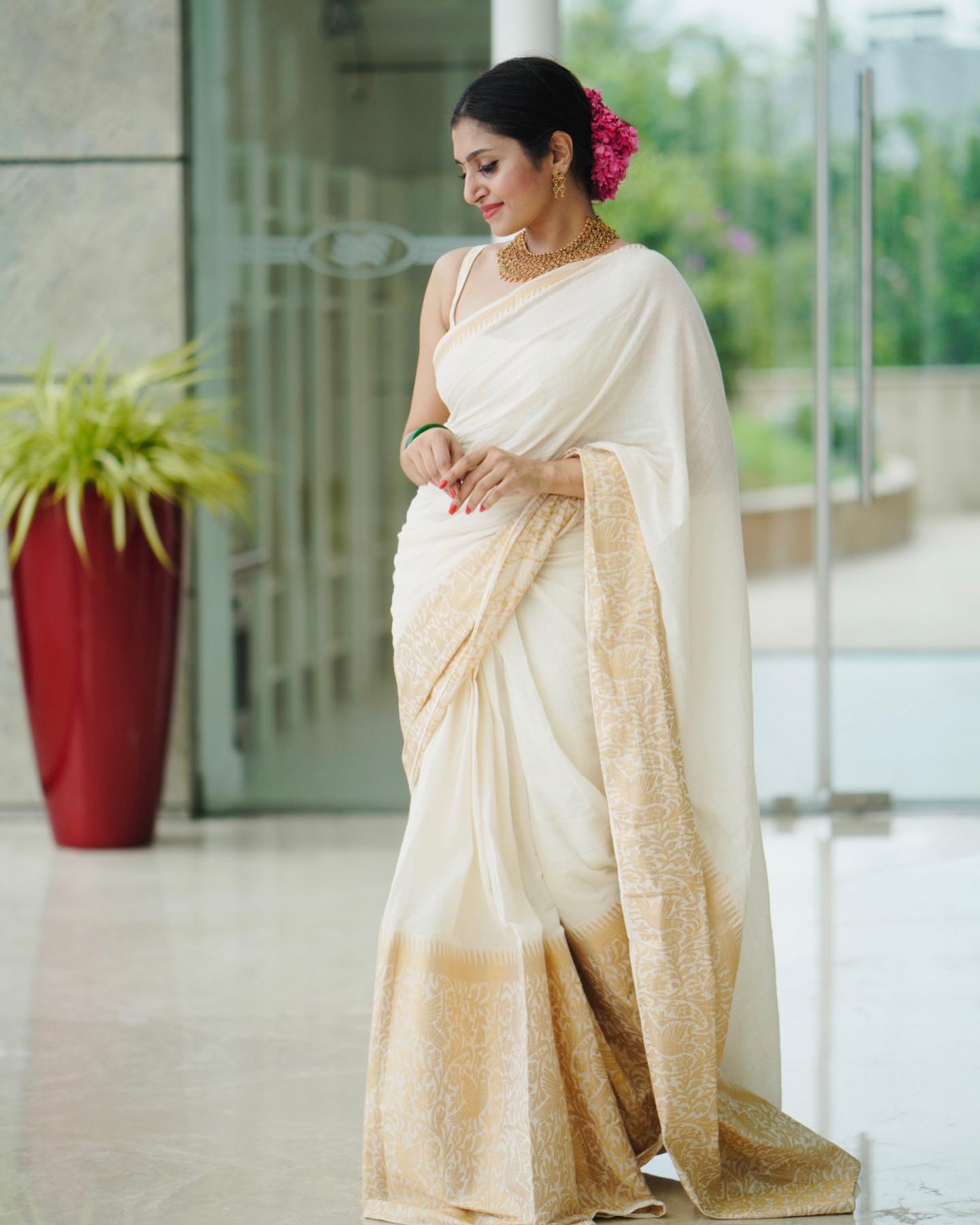 Beauteous White Soft Silk Saree With Serendipity Blouse Piece