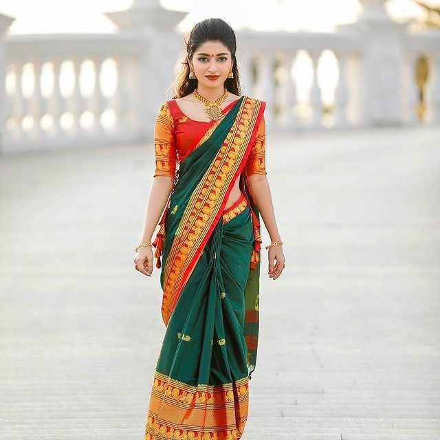 A glam Green Soft Silk Saree With Traditional Blouse Piece