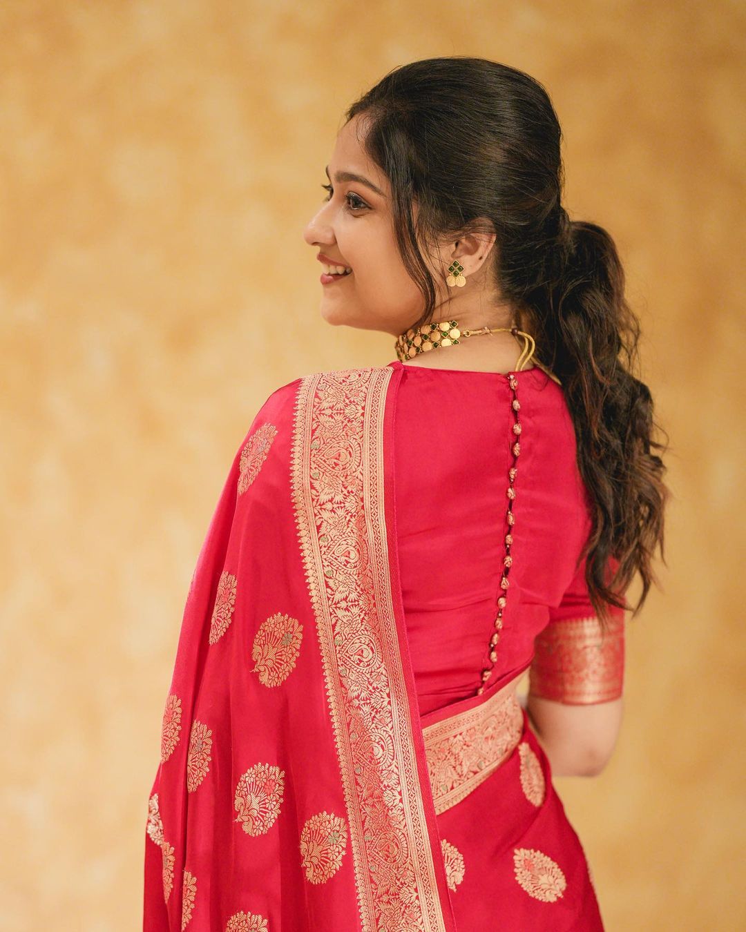 Engrossing Red Soft Silk Saree With Classic Blouse Piece