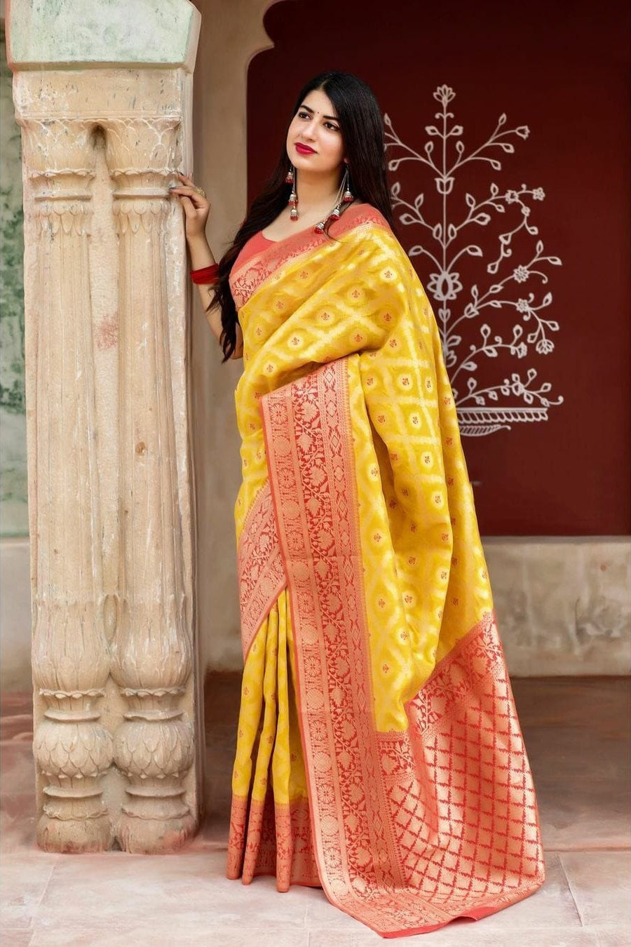 Fancifull Yellow Soft Silk Saree With Glorious Blouse Piece