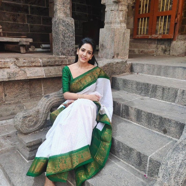 Soft Banarasi Saree Lichi Silk Green Saree Bold And Beautiful Sari With Pure Zari Weaving Work Indian Traditional Wedding Wear